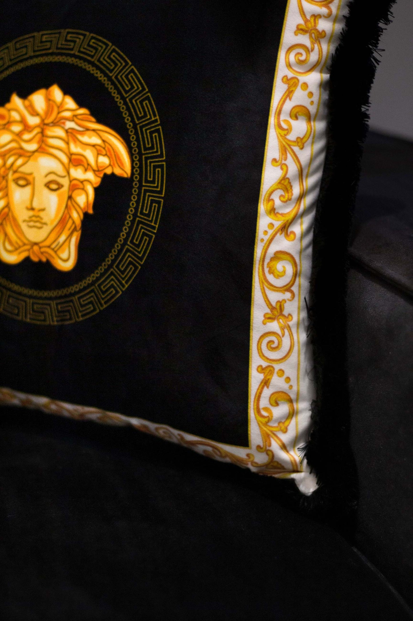 Decorative pillow with an antique motif