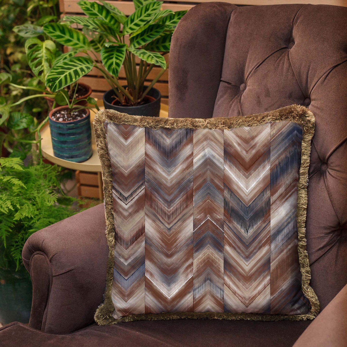 Decorative pillow in shades of brown