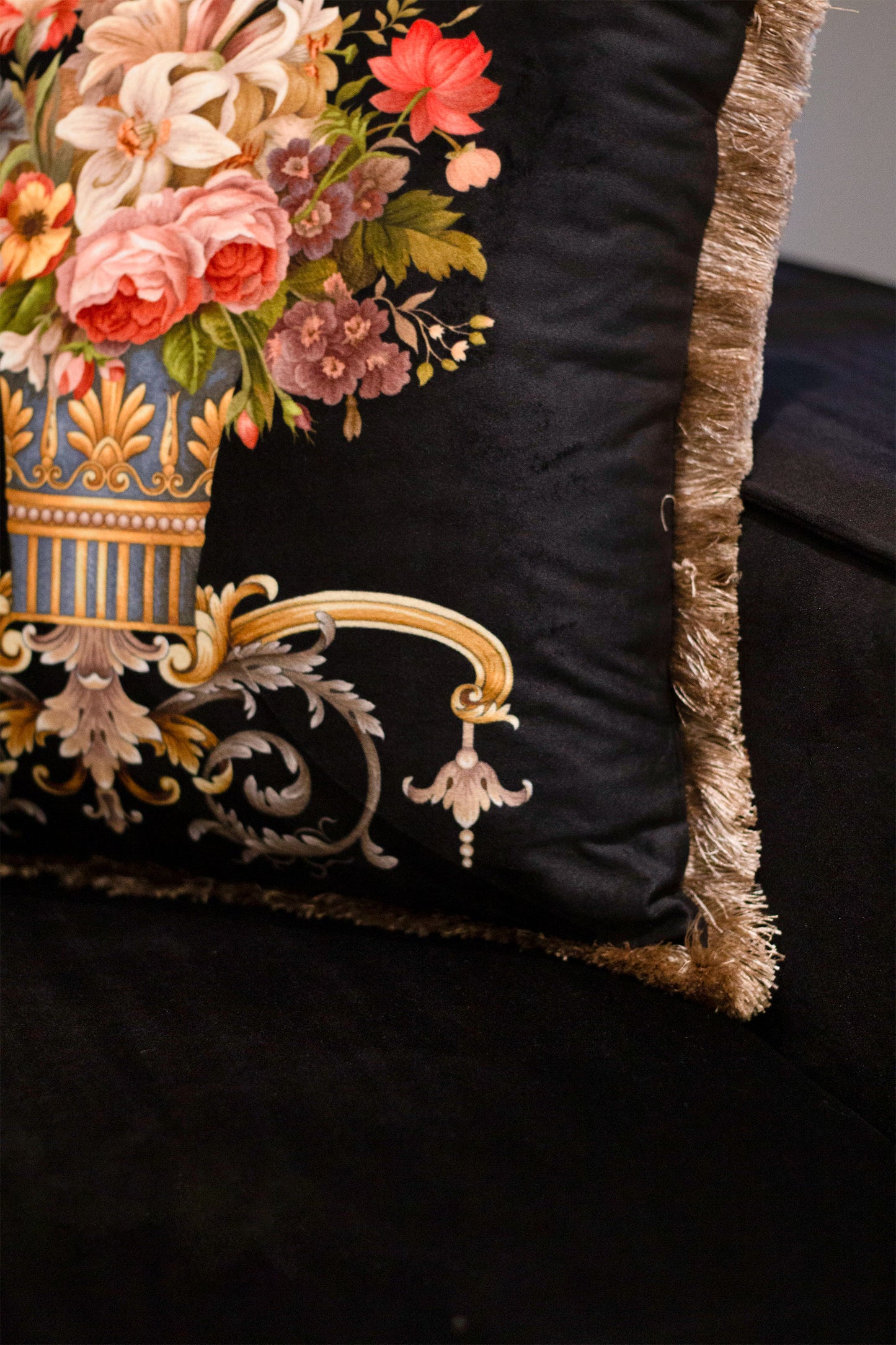Decorative pillow with a flower motif